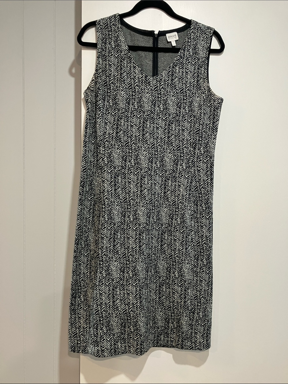 Armani Collezioni Black & White V-Neck Sleeveless Shift Dress